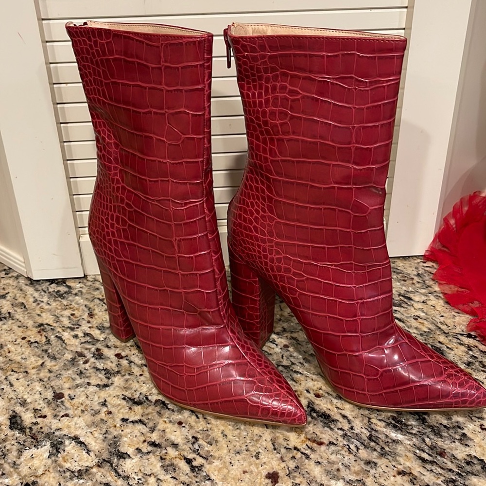 Olivia Ferguson heeled boots
